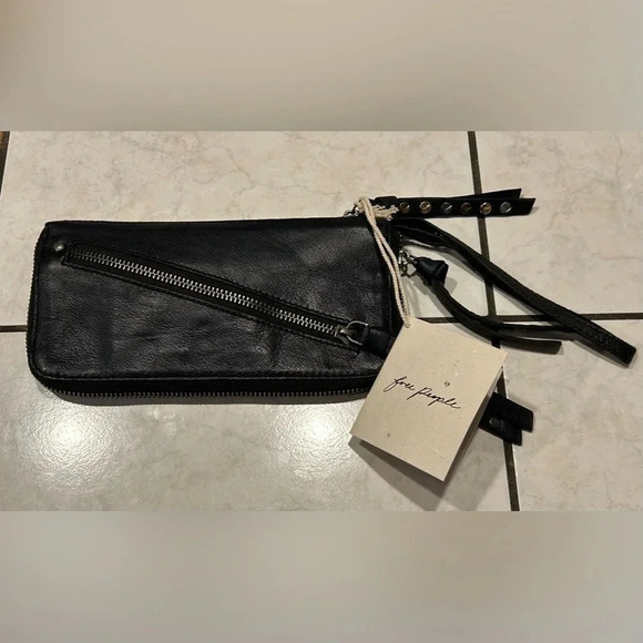 FREE PEOPLE Black Distressed Leather Wristlet Wallet. Brand new with tags - Picture 7 of 11